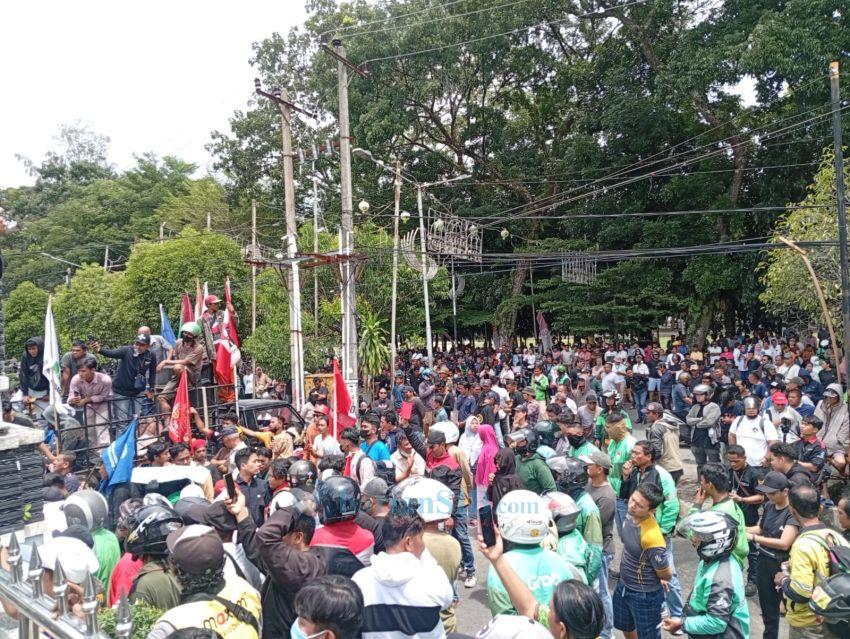 Turun ke Jalan, Mahasiswa dan Ojol di Pematangsiantar Tolak Kenaikan Tunjangan DPR