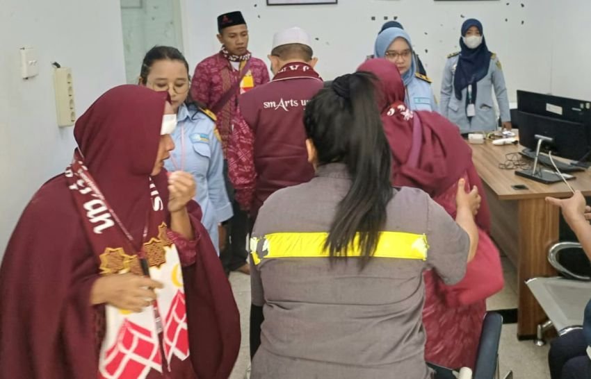 Jemaah Umrah Asal Jambi Terjatuh Ditangga Eskalator Bandara Kualanamu