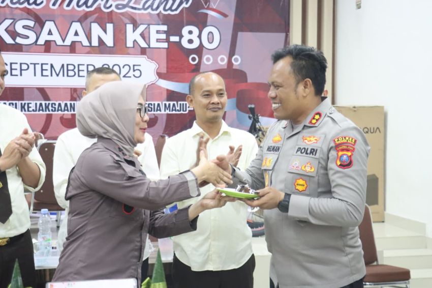 Perkuat Sinergitas, Kapolres Tanjungbalai Beri Surprise HUT Ke-80 Kejaksaan