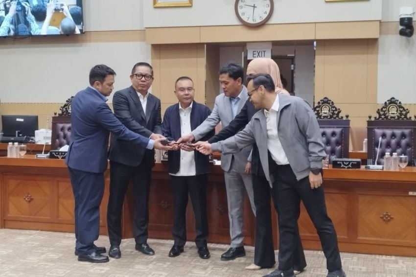 Rusdi Masse Mappassesu Dilantik Jadi Wakil Ketua Komisi III Gantikan Ahmad Sahroni