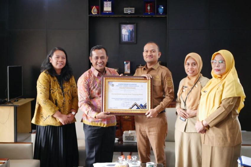 Rekonsiliasi Tercepat, Wali Kota Tanjungbalai Terima Award dari KPPN