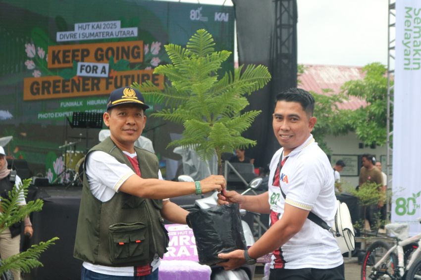 Rayakan HUT ke-80, KAI Sumut Serahkan 8 Ton Beras ke Panti Asuhan di Medan