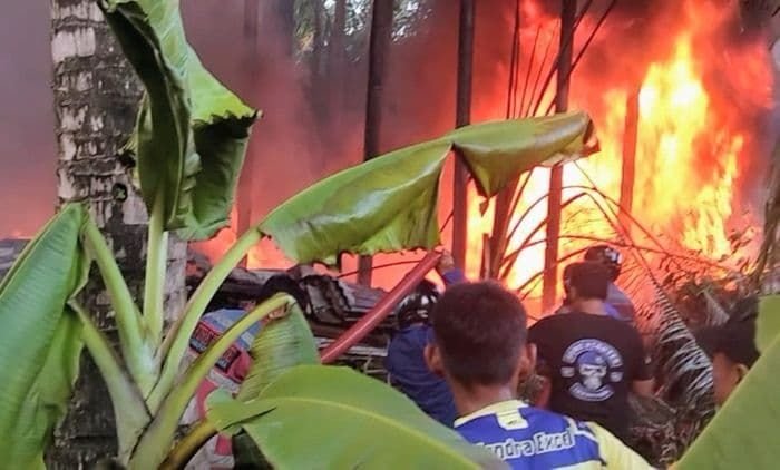 Gudang Rongsokan di Batubara Ludes Terbakar