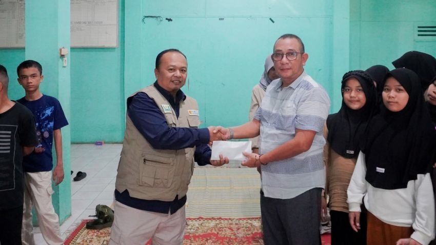 PLN UBP Labuan Angin Salurkan CSR, Santuni Anak Yatim