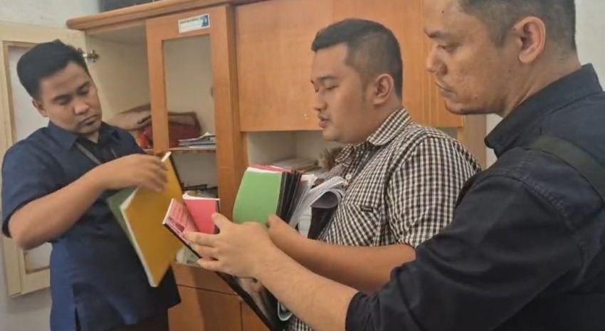 Kejari Madina Geledah Kantor Camat Pakantan dan Rumah Saksi Terkait Dugaan Korupsi Dana Desa