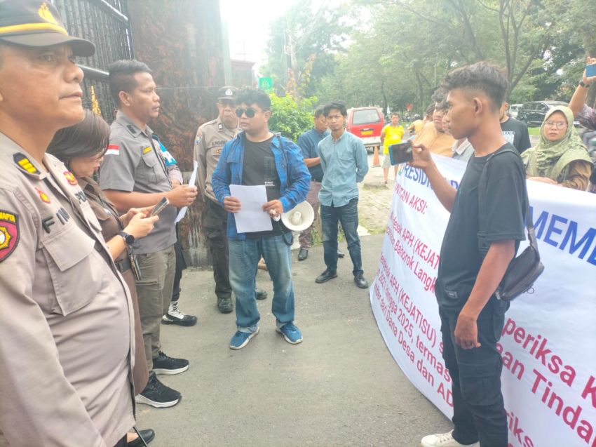 Demo di Kejati Sumut, Soroti Dugaan Penyimpangan ADD di Langkat dan Kasus Smartboard di Disdik