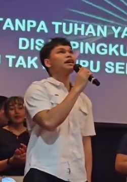 Kevin Eliezer Nababan Jadi Pengidung Religi Usai Bertemu Penyintas Jatuhnya Bom Hiroshima