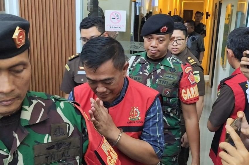 Tindakan Memalukan, Anak Eks Wali Kota Cirebon Ketahuan Curi Sepatu Jamaah
