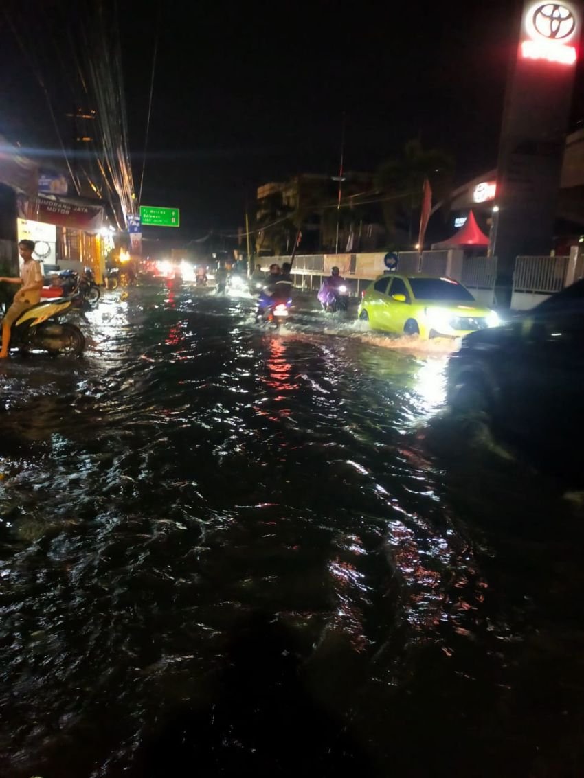 Hujan Deras Sebabkan Banjir di Jalan Pancing dan Cemara