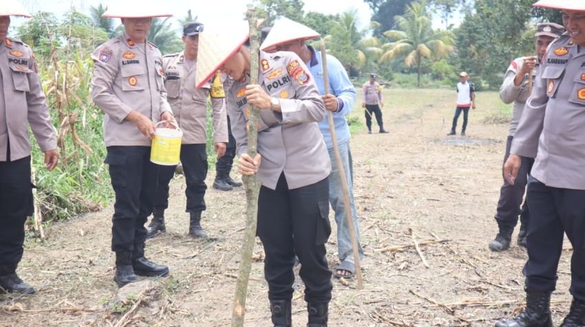 Kapolres Siantar Tanam Jagung Dukung Ketahanan Pangan