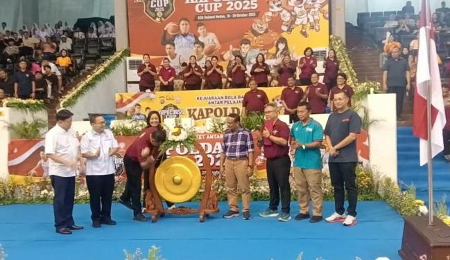 Kapolda Sumut Buka Kejuaraan Bola Basket Antar Pelajar