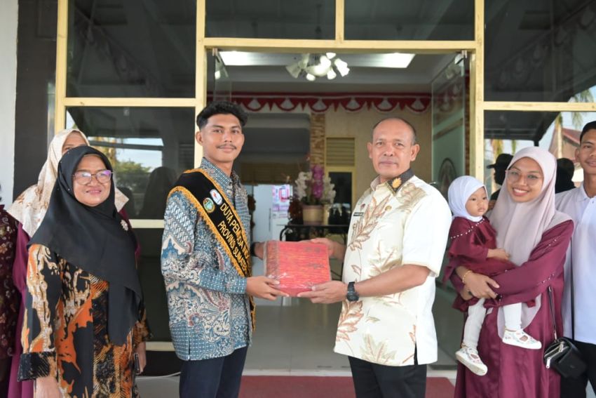Wabup Lepas Putra Tapteng Jadi Duta Pemuda Indonesia