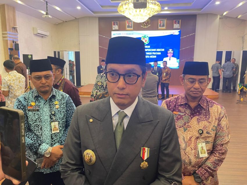 Rico Waas Lantik Pejabat Eselon II, Kasat Pol PP Medan Diganti