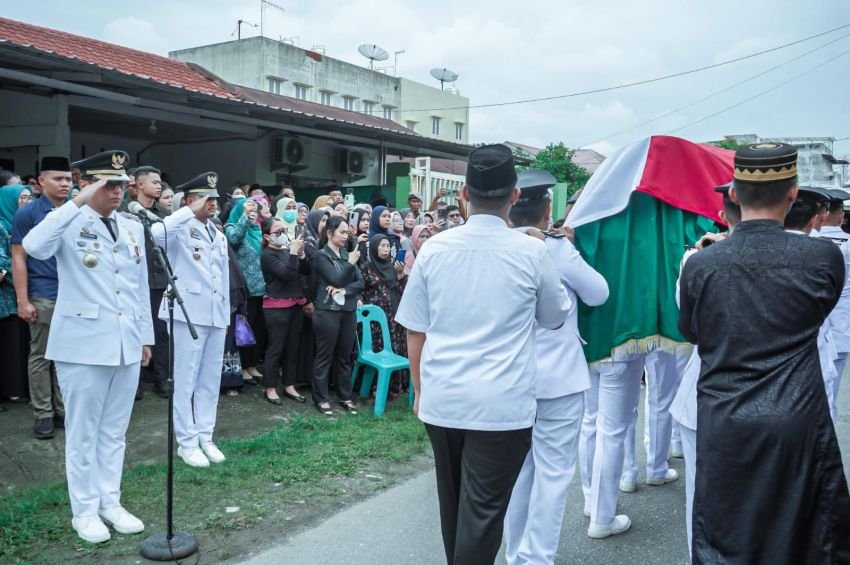 Rico Waas Lepas Jenazah Camat Medan Amplas