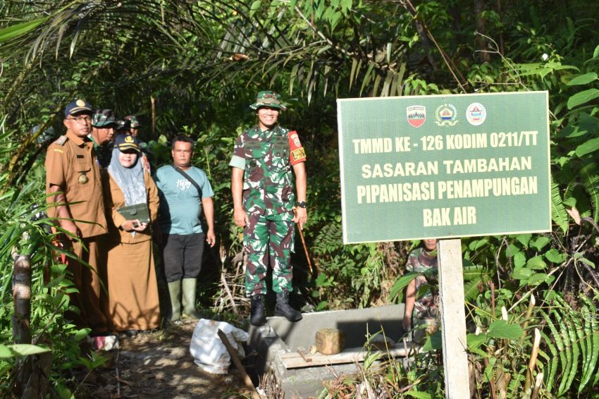 SATGAS TMMD KE- 126 KODIM 0211/TT BANGUN BAK AIR DAN PIPANISASI AIR BERSIH DI DESA SI HIONG