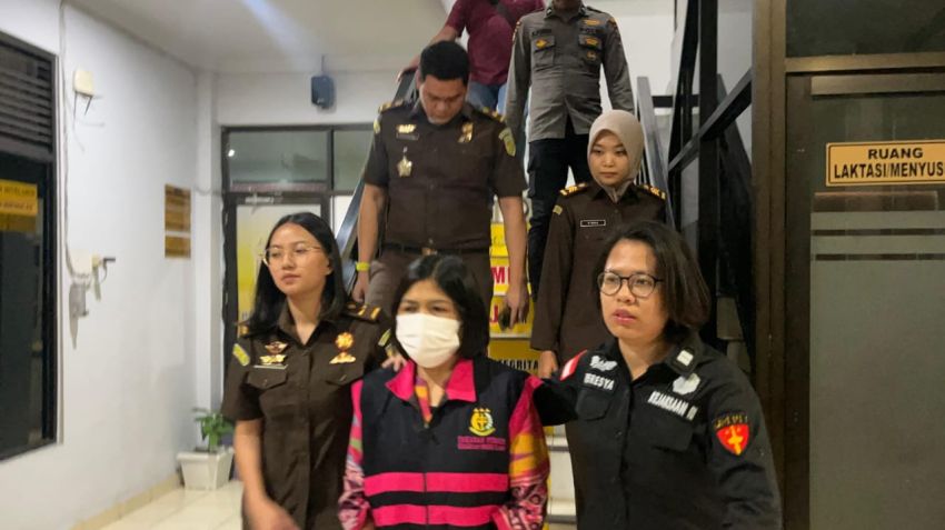 Kejari Karo Tahan Istri Terdakwa Kasus Korupsi Penyaluran Pupuk Subsidi