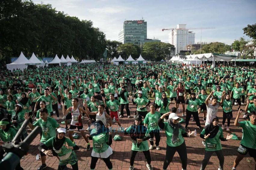 Hari Osteoporosis, Massa Penuhi Lapangan Benteng Ikut Aerobik Anlene