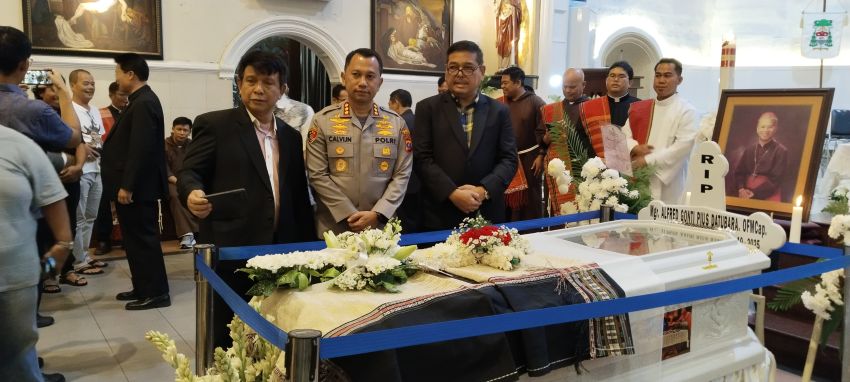 Kapolrestabes Medan Melayat Almarhum Uskup Emeritus Agung Medan