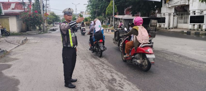 Ciptakan Kelancaran Lalu Lintas, Satlantas Polres Tanjungbalai laksanakan Pengaturan Jalan Pagi Hari