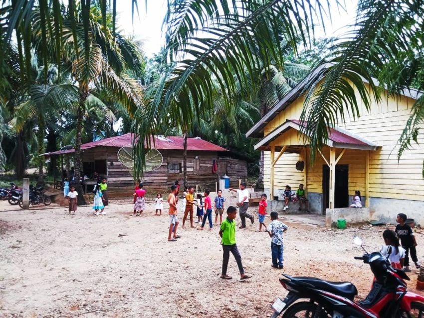 Ironi di Tinjoan Palas: SUTET PLN Melintas, Tapi 40 KK Masih Hidup Tanpa Listrik