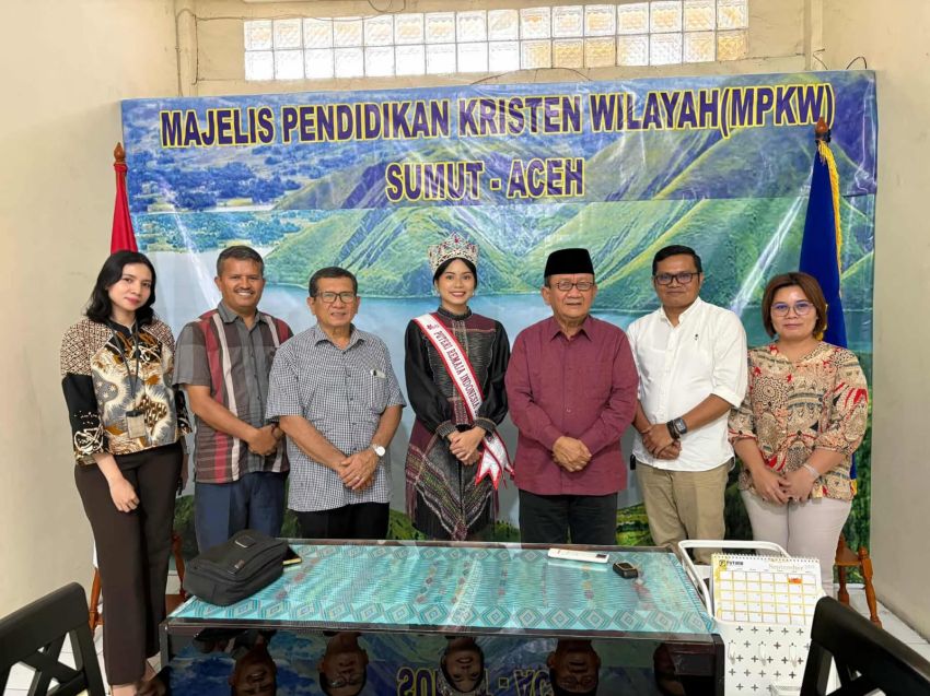 Dr RE Nainggolan Lepas Sharon Simbolon Wakili Sumut ke Puteri Remaja Indonesia