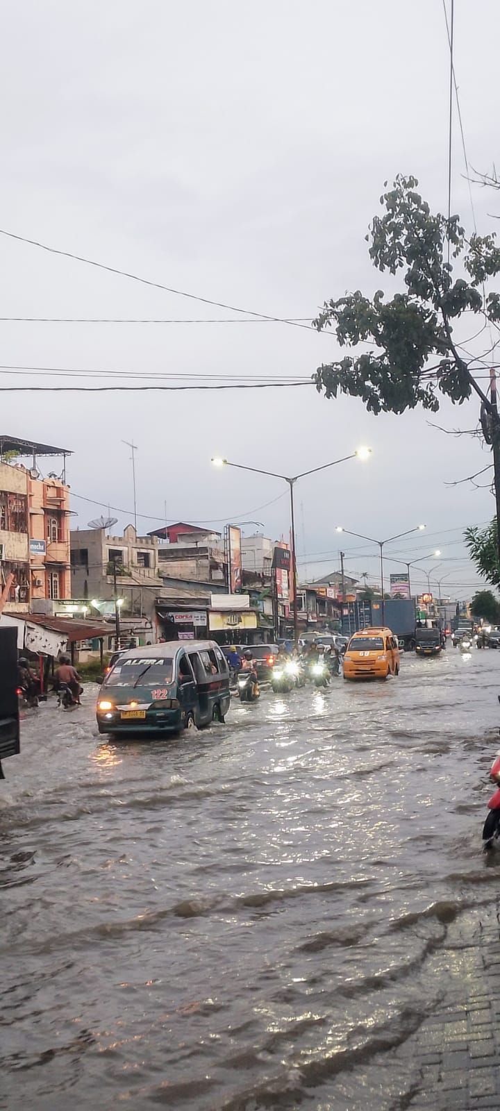 Hujan Deras, Jalan KL Yos Sudarso dan Rumah Warga Kembali Terendam Banjir