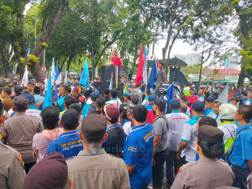 Ratusan Buruh Geruduk DPRD Sumut, Tuntut Penghapusan PPh 21 dan Kenaikan Upah