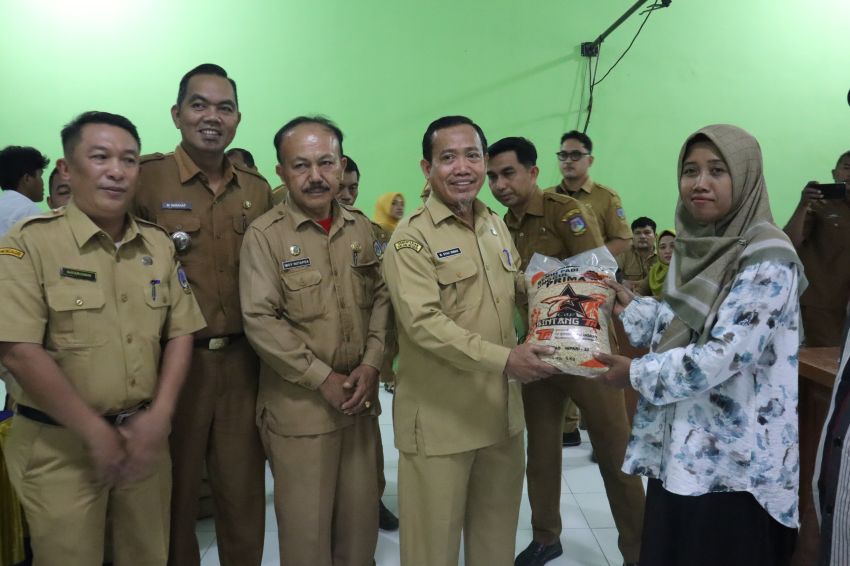 Dorong Swasembada Pangan di Tebingtinggi, Pemko Serahkan Bantuan Benih Padi kepada Kelompok Tani Padi Sawah