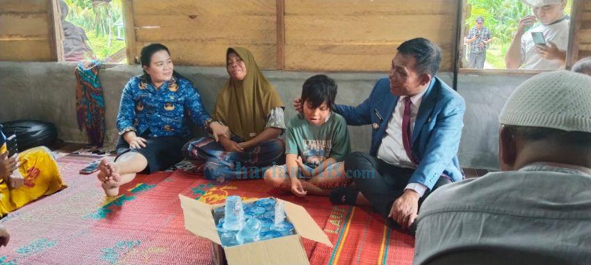 Bupati Tapteng Kunjungi Keluarga Korban Tewas Isu Begu Ganjang, Janji Beri Rumah
