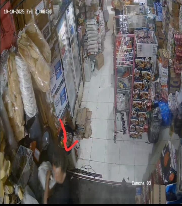 Viral di Medsos, Seorang Pria Curi 1 Jerigen Minyak Curah di Warung Sembako