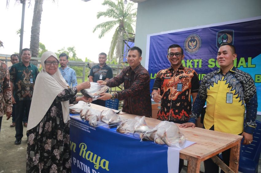 Dukung Asta Cita Presiden, Lapas Tanjungbalai Bagikan 30 Paket Ikan Patin ke Masyarakat