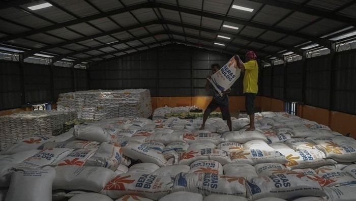 18.000 Ton Beras Berusia di Atas 6 Bulan Menumpuk di Gudang Bulog Sumut