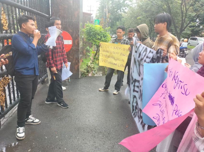 Demo di Depan Kantor Kejati Sumut, Sorot Pembangunan Gedung Perpustakaan Labura