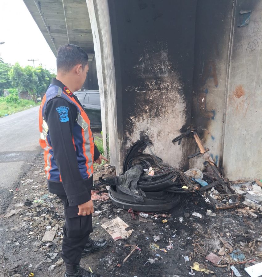 KAI Divre I Sumut Larang Masyarakat Buang atau Bakar Sampah di Rel Kereta Api