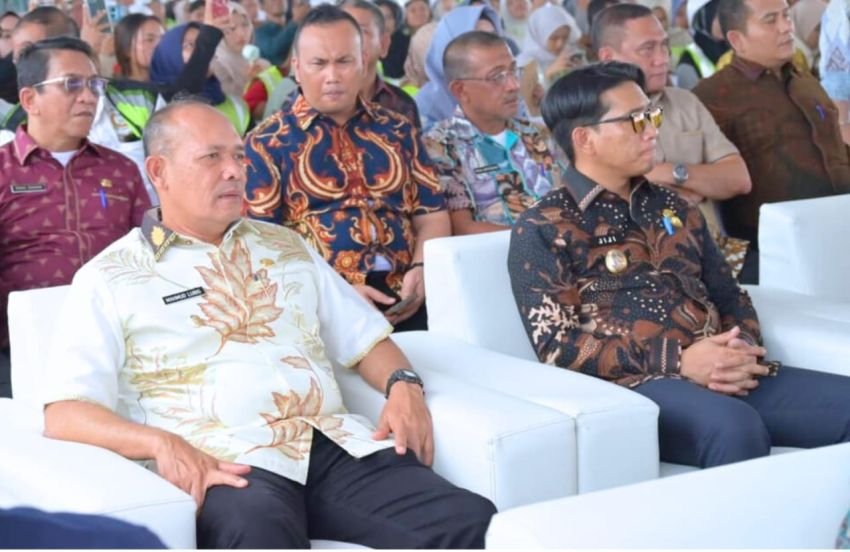 Mahmud Lubis Hadiri Penyerahan 17.589 Kartu BPJS Ketenagakerjaan Kepada Pekerja Tapteng