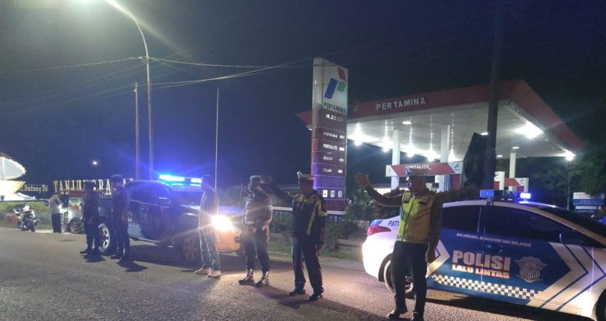 Cegah Kejahatan Jalanan Malam Hari, Sat Lantas Polres Tanjungbalai Laksanakan Blue Light Patrol