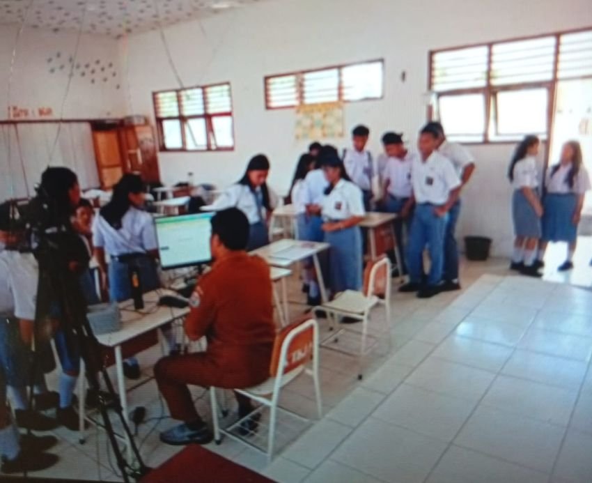 Disdukcapil Humbahas Jemput Bola Rekam e-KTP Pemula di Sekolah