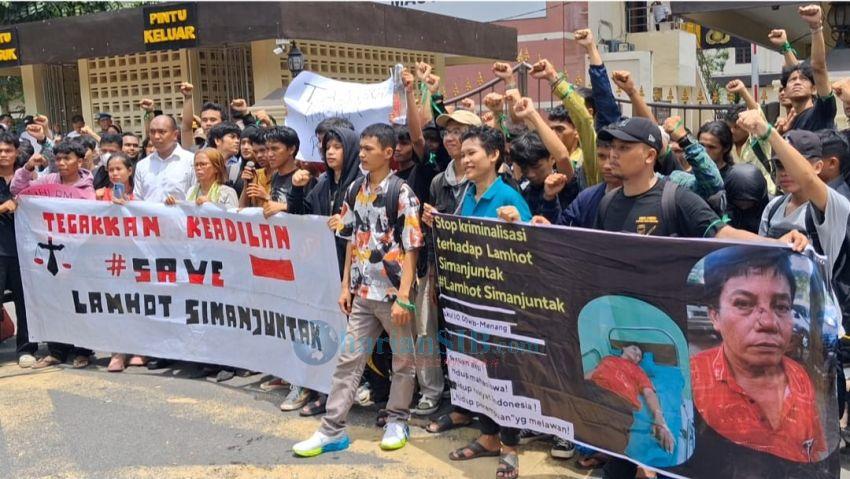 Massa HPSU Gelar Aksi Damai di Polrestabes Medan, Tuntut Pelaku Penganiayaan Segera Ditangkap