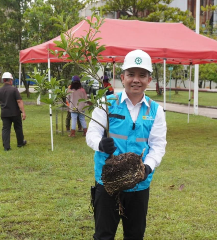 HUT ke-30 PLN, PLTU Labuan Angin Gelar Aksi Tanam Pohon