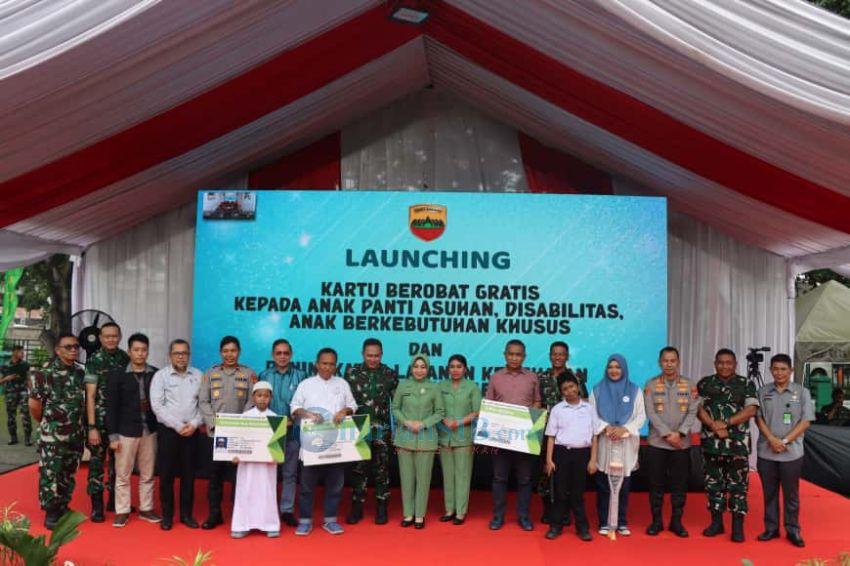 Pangdam I/BB Mayjen TNI Rio Firdianto Serahkan Bantuan untuk Penyandang Disabilitas dan Jaminan Kesehatan untuk Kaum Marjinal