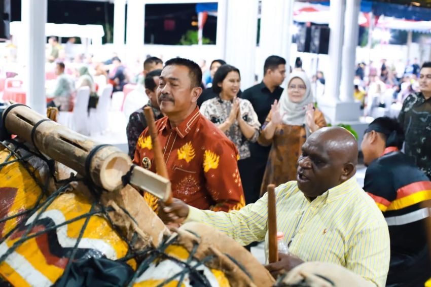 Menteri HAM Natalius Pigai Disambut Adat Mandailing, Tabuh Gordang Sambilan di Madina