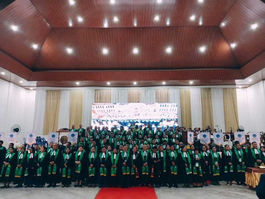 Ratusan Pendeta GKPI Mendoakan Jemaat Usai Ibadah Sinode AM XXIV