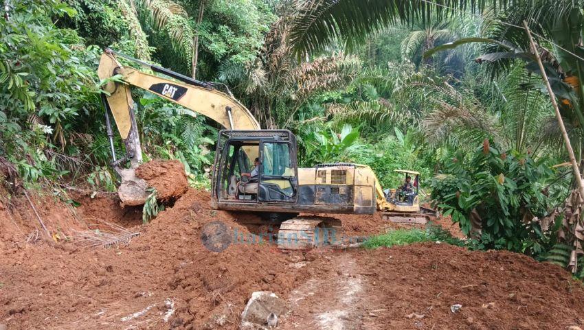 Hari Pertama TMMD Ke-126 Kodim 0211/TT, Satgas Kerahkan 6 Unit Alat Berat Untuk Percepat Pembukaan Badan Jalan