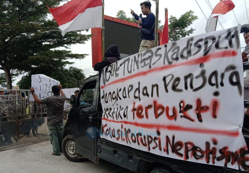Massa Demban Demo Kantor Bupati Simalungun Beberkan Dugaan Korupsi Rp 4,5 M