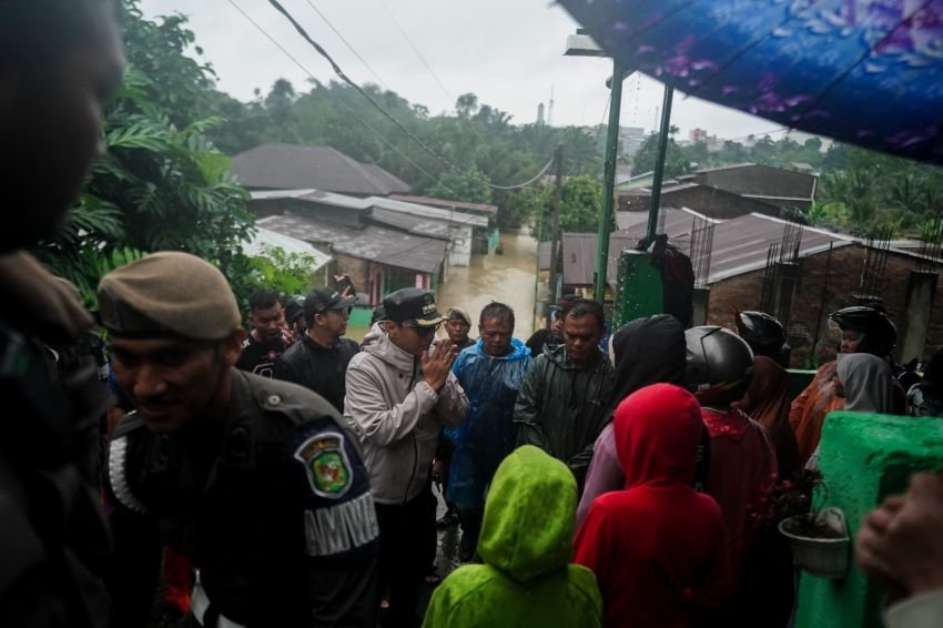 Hadapi Banjir, Rico Waas Instruksikan Evakuasi Cepat dan Operasikan Dapur Umum