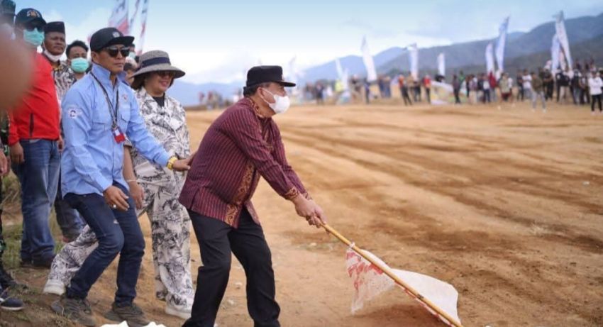 Bupati Karo Buka Tanah Karo Motocross & Grasstrack 2025 di Siosar