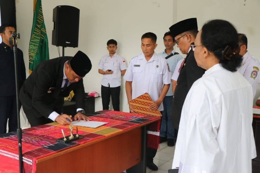 4 Pimpinan Tinggi Pratama Dilantik Bupati Toba
