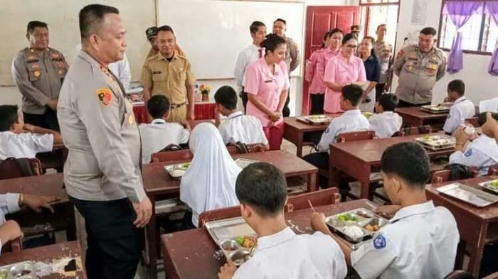Kapolres Batubara Tinjau Penyaluran MBG di SMP N 1 Talawi