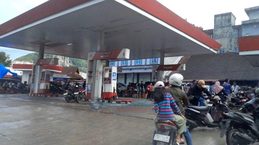 Antrian Pengendara Isi BBM “Mengular” di Semua SPBU di Sibolga