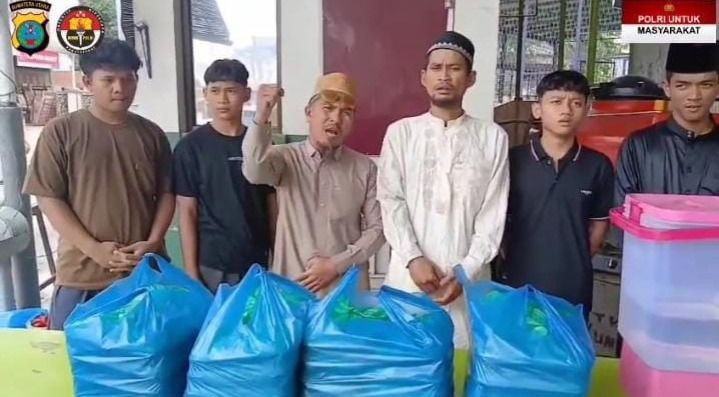 Jumat Berkah, Kapolres Tanjungbalai Berbagi Rezeki dengan Santri